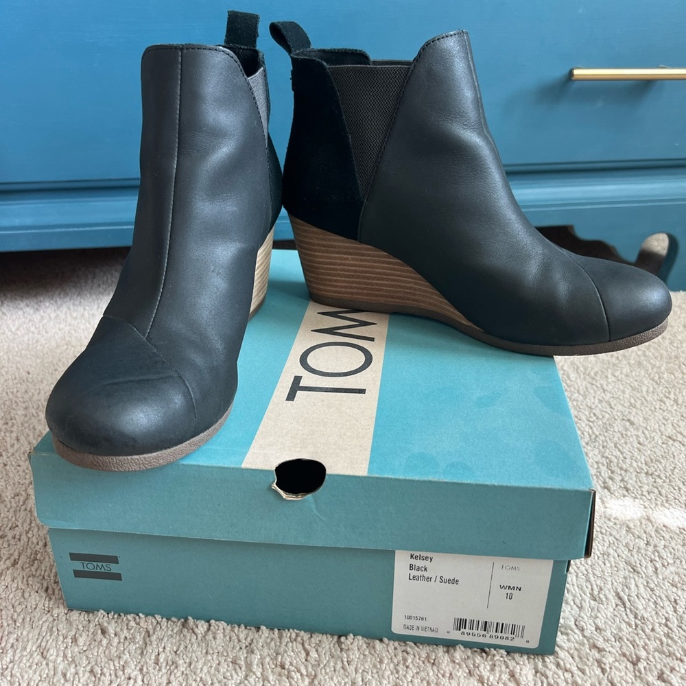 TOMS “Kelsey” Black Leather Suede Wedge Boots